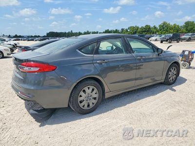 Trzecie zdjęcie samochodu z tyłu: 2019 FORD FUSION S VIN:3FA6P0G72KR170121 - miniatura