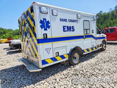 Trzecie zdjęcie samochodu z tyłu: 2018 FORD ECONOLINE E350 SD AMBULANCE VIN:1FDWE3FS3JDC23127 - miniatura
