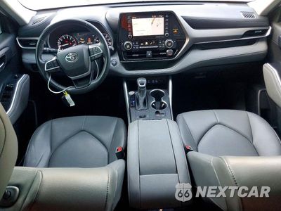 Zdjęcie 8 z 13 samochodu: 2022 TOYOTA HIGHLANDER XLE VIN:5TDHZRAH9NS110549 - miniatura
