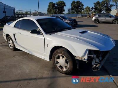 Czwarte zdjęcie samochodu z boku: 2000 FORD MUSTANG VIN:1FAFP4046YF182110 - miniatura