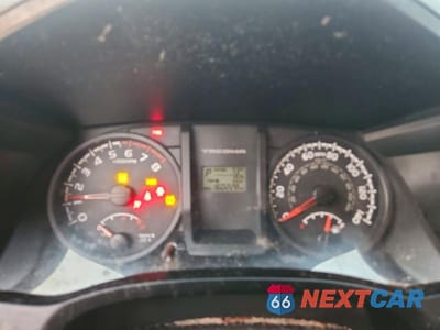 Zdjęcie 9 z 13 samochodu: 2016 TOYOTA TACOMA SR VIN:5TFAX5GN6GX063975 - miniatura