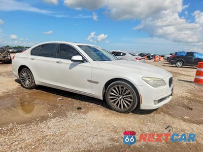 Czwarte zdjęcie samochodu z boku: 2012 BMW 740 I VIN:WBAKA4C54CDS99121 - miniatura