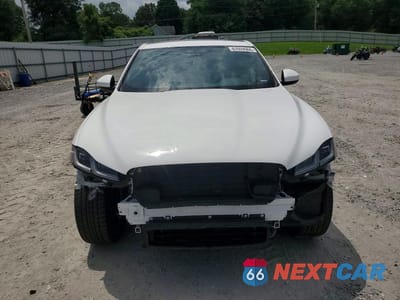 Piąte zdjęcie samochodu w środku: 2024 JAGUAR F-PACE R-DYNAMIC S VIN:SADCT2FU6RA735765 - miniatura