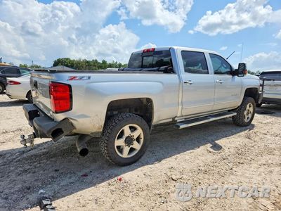 Trzecie zdjęcie samochodu z tyłu: 2016 CHEVROLET SILVERADO K2500 HEAVY DUTY LTZ VIN:1GC1KWE83GF270671 - miniatura