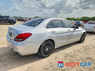 Trzecie zdjęcie samochodu z tyłu: 2017 MERCEDES-BENZ C 300 4MATIC VIN:55SWF4KB5HU209793 - miniatura