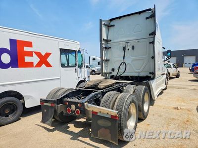 Trzecie zdjęcie samochodu z tyłu: 2021 FREIGHTLINER CASCADIA 126 SEMI TRUCK VIN:3AKJHHDR9MSMT8568 - miniatura