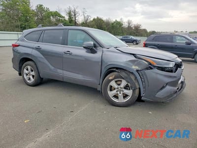 Czwarte zdjęcie samochodu z boku: 2021 TOYOTA HIGHLANDER LE VIN:5TDBZRBH0MS143328 - miniatura