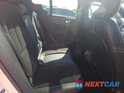 Zdjęcie 10 z 13 samochodu: 2022 VOLVO XC40 T5 R-DESIGN VIN:YV4162UM6N2648611 - miniatura