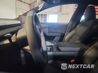 Zdjęcie 7 z 12 samochodu: 2026 TESLA MODEL Y VIN:7SAYGDEE8TA702258 - miniatura
