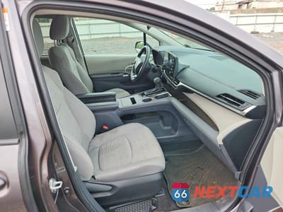 Zdjęcie 8 z 13 samochodu: 2023 TOYOTA SIENNA LE VIN:5TDKRKEC0PS138240 - miniatura