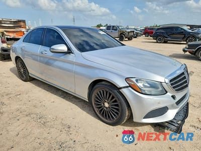Czwarte zdjęcie samochodu z boku: 2017 MERCEDES-BENZ C 300 4MATIC VIN:55SWF4KB5HU209793 - miniatura