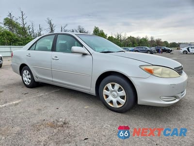 Czwarte zdjęcie samochodu z boku: 2002 TOYOTA CAMRY LE VIN:4T1BE32K22U092570 - miniatura