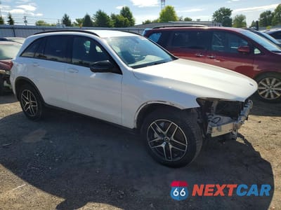Czwarte zdjęcie samochodu z boku: 2017 MERCEDES-BENZ GLC 300 4MATIC VIN:WDC0G4KB5HV011313 - miniatura