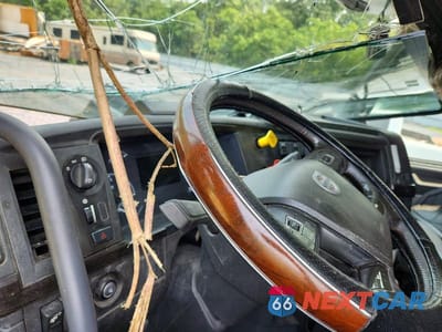 Zdjęcie 9 z 13 samochodu: 2019 VOLVO VNL SEMI TRUCK VIN:4V4NC9EH9KN225818 - miniatura