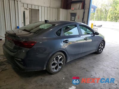Trzecie zdjęcie samochodu z tyłu: 2020 KIA FORTE LXS VIN:3KPF24AD1LE173972 - miniatura