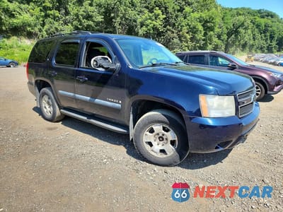 Czwarte zdjęcie samochodu z boku: 2008 CHEVROLET TAHOE K1500 VIN:1GNFK13018J146359 - miniatura