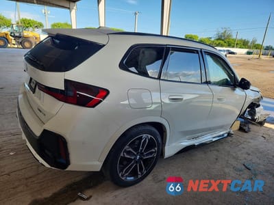 Trzecie zdjęcie samochodu z tyłu: 2023 BMW X1 XDRIVE28I VIN:WBX73EF07P5X64308 - miniatura