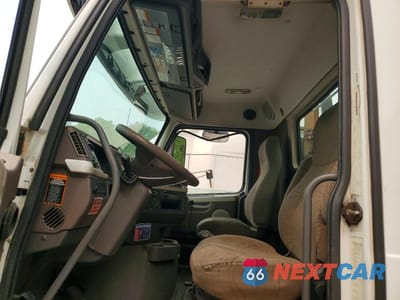 Zdjęcie 7 z 13 samochodu: 2013 VOLVO VNM SEMI TRUCK VIN:4V4M19EG5DN565821 - miniatura