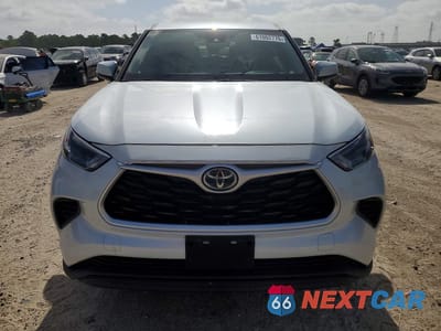 Piąte zdjęcie samochodu w środku: 2022 TOYOTA HIGHLANDER L VIN:5TDCZRAH7NS099643 - miniatura