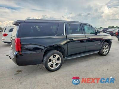Trzecie zdjęcie samochodu z tyłu: 2017 CHEVROLET SUBURBAN C1500 LT VIN:1GNSCHKC2HR401375 - miniatura