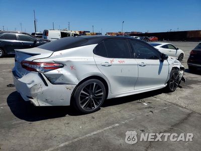 Trzecie zdjęcie samochodu z tyłu: 2018 TOYOTA CAMRY XSE V6 VIN:4T1BZ1HK4JU021627 - miniatura