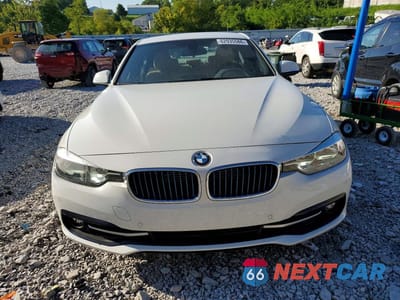 Piąte zdjęcie samochodu w środku: 2017 BMW 330E VIN:WBA8E1C31HA156986 - miniatura