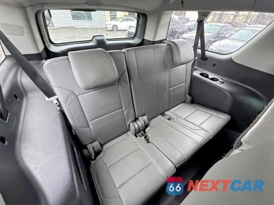 Zdjęcie 7 z 10 samochodu: 2019 CHEVROLET SUBURBAN K1500 LT VIN:1GNSKHKC5KR222533 - miniatura