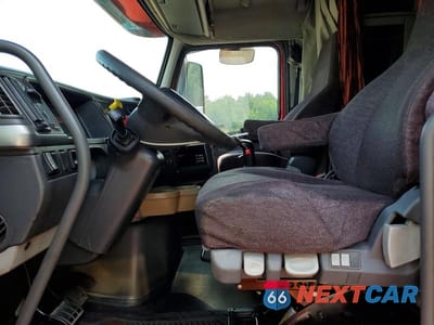Zdjęcie 7 z 14 samochodu: 2007 VOLVO VNL SEMI TRUCK VIN:4V4NC9TG17N429708 - miniatura