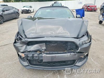 Piąte zdjęcie samochodu w środku: 2016 FORD MUSTANG VIN:1FATP8UH1G5329610 - miniatura