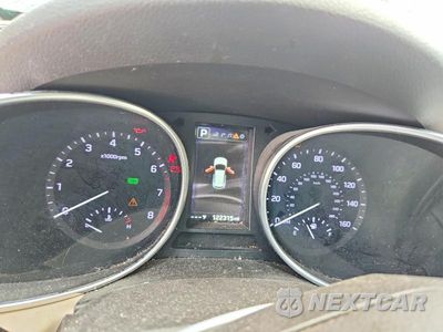 Zdjęcie 9 z 13 samochodu: 2017 HYUNDAI SANTA FE SE ULTIMATE VIN:KM8SR4HF3HU205813 - miniatura