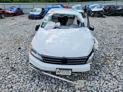Piąte zdjęcie samochodu w środku: 2016 VOLKSWAGEN JETTA SPORT VIN:3VWD17AJ0GM301838 - miniatura