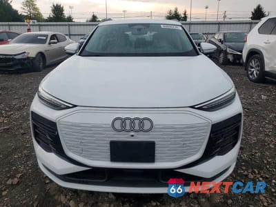 Piąte zdjęcie samochodu w środku: 2025 AUDI Q6 E-TRON PRESTIGE VIN:WA134BGF5SA026947 - miniatura