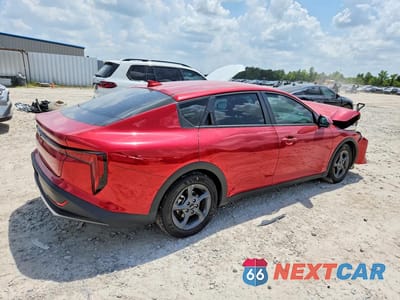 Trzecie zdjęcie samochodu z tyłu: 2026 KIA K4 LXS VIN:3KPFT4DEXTE278799 - miniatura