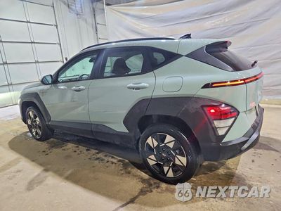 Drugie zdjęcie samochodu z przodu: 2025 HYUNDAI KONA SEL VIN:KM8HBCABXSU341105 - miniatura