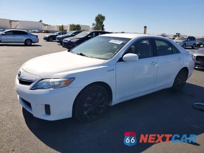 2011 TOYOTA CAMRY HYBRID 4T1BB3EK7BU135398 - główne zdjęcie licytacji z USA - miniatura
