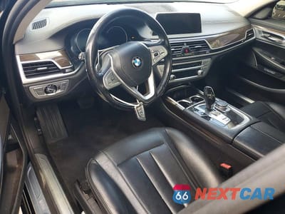 Zdjęcie 8 z 12 samochodu: 2018 BMW 740 XI VIN:WBA7E4C50JGV23989 - miniatura