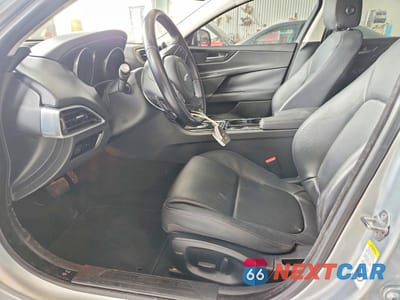 Zdjęcie 7 z 13 samochodu: 2017 JAGUAR XE VIN:SAJAR4BGXHA976208 - miniatura