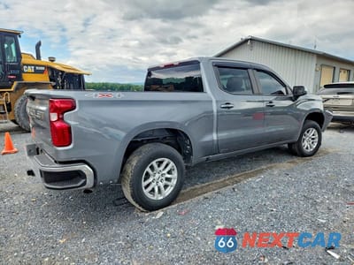 Trzecie zdjęcie samochodu z tyłu: 2021 CHEVROLET SILVERADO K1500 LT VIN:3GCPYJEKXMG464650 - miniatura