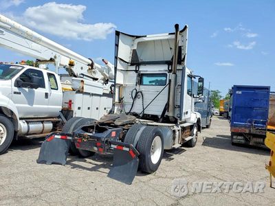 Czwarte zdjęcie samochodu z boku: 2017 VOLVO VN VNL VIN:4V4N39TG5HN987997 - miniatura