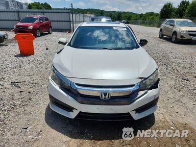 Piąte zdjęcie samochodu w środku: 2018 HONDA CIVIC EX VIN:19XFC2F72JE032085 - miniatura