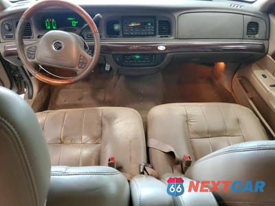 Zdjęcie 8 z 12 samochodu: 2004 MERCURY GRAND MARQUIS LS VIN:2MEFM75W04X617067 - miniatura