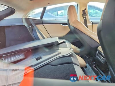 Zdjęcie 10 z 12 samochodu: 2015 TESLA MODEL S VIN:5YJSA1E47FF114353 - miniatura