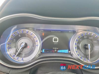 Zdjęcie 9 z 12 samochodu: 2016 CHRYSLER 300C VIN:2C3CCAET2GH238813 - miniatura