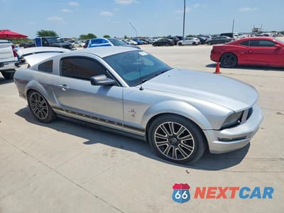 Czwarte zdjęcie samochodu z boku: 2006 FORD MUSTANG VIN:1ZVFT80N765136386 - miniatura