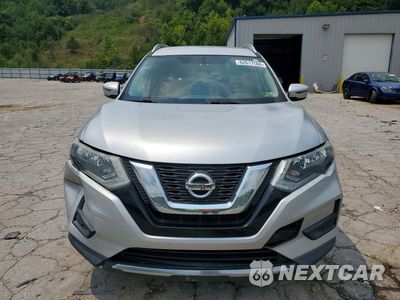 Piąte zdjęcie samochodu w środku: 2017 NISSAN ROGUE SV VIN:5N1AT2MV0HC854716 - miniatura