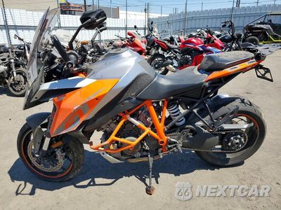 Trzecie zdjęcie samochodu z tyłu: 2017 KTM 1290 SUPER DUKE GT VIN:VBKV69400HM953751 - miniatura