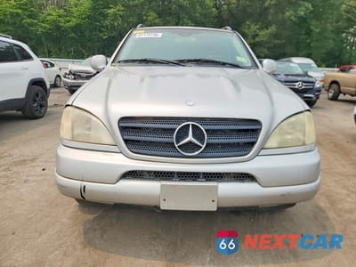 Piąte zdjęcie samochodu w środku: 2001 MERCEDES-BENZ ML 430 VIN:4JGAB72E51A266346 - miniatura