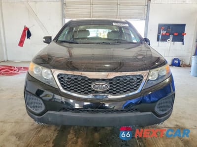 Piąte zdjęcie samochodu w środku: 2011 KIA SORENTO LX VIN:5XYKT3A13BG083686 - miniatura