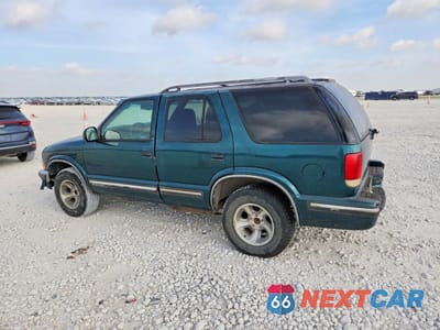 Drugie zdjęcie samochodu z przodu: 1998 CHEVROLET BLAZER VIN:1GNCS13W3W2252004 - miniatura