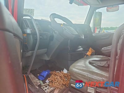 Zdjęcie 8 z 14 samochodu: 2019 VOLVO VN VNL VIN:4V4NC9EH9KN899256 - miniatura
